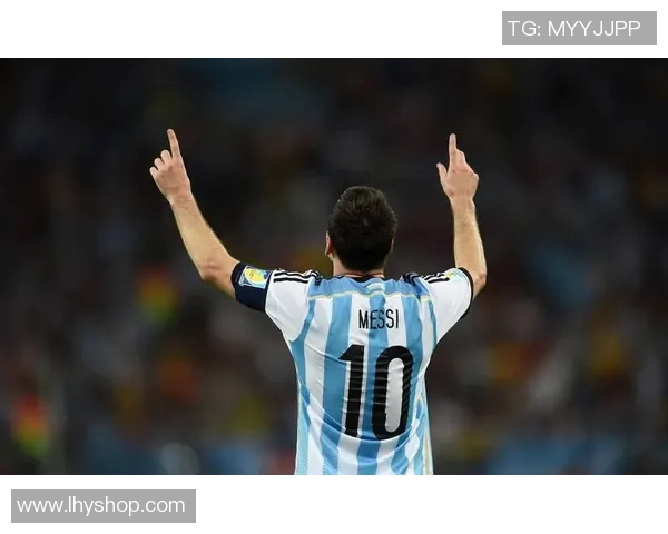 梅西足球明星的温馨生活与猫咪的快乐时光分享