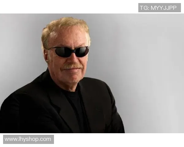 足球明星帅气风范尽显墨镜男生的时尚魅力与个性风格 足球明星帅气风范尽显墨镜男生的时尚魅力与个性风格